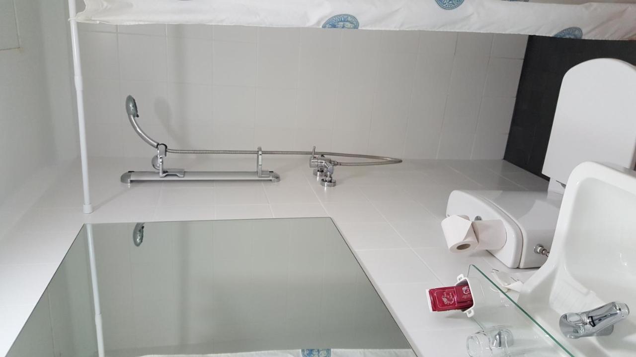 Hostal Residencia Catalina Palamós Buitenkant foto