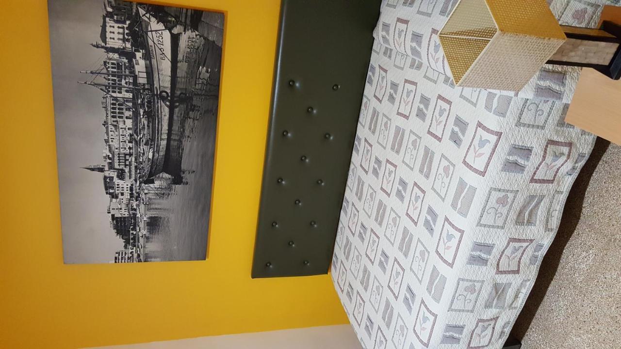 Hostal Residencia Catalina Palamós Buitenkant foto