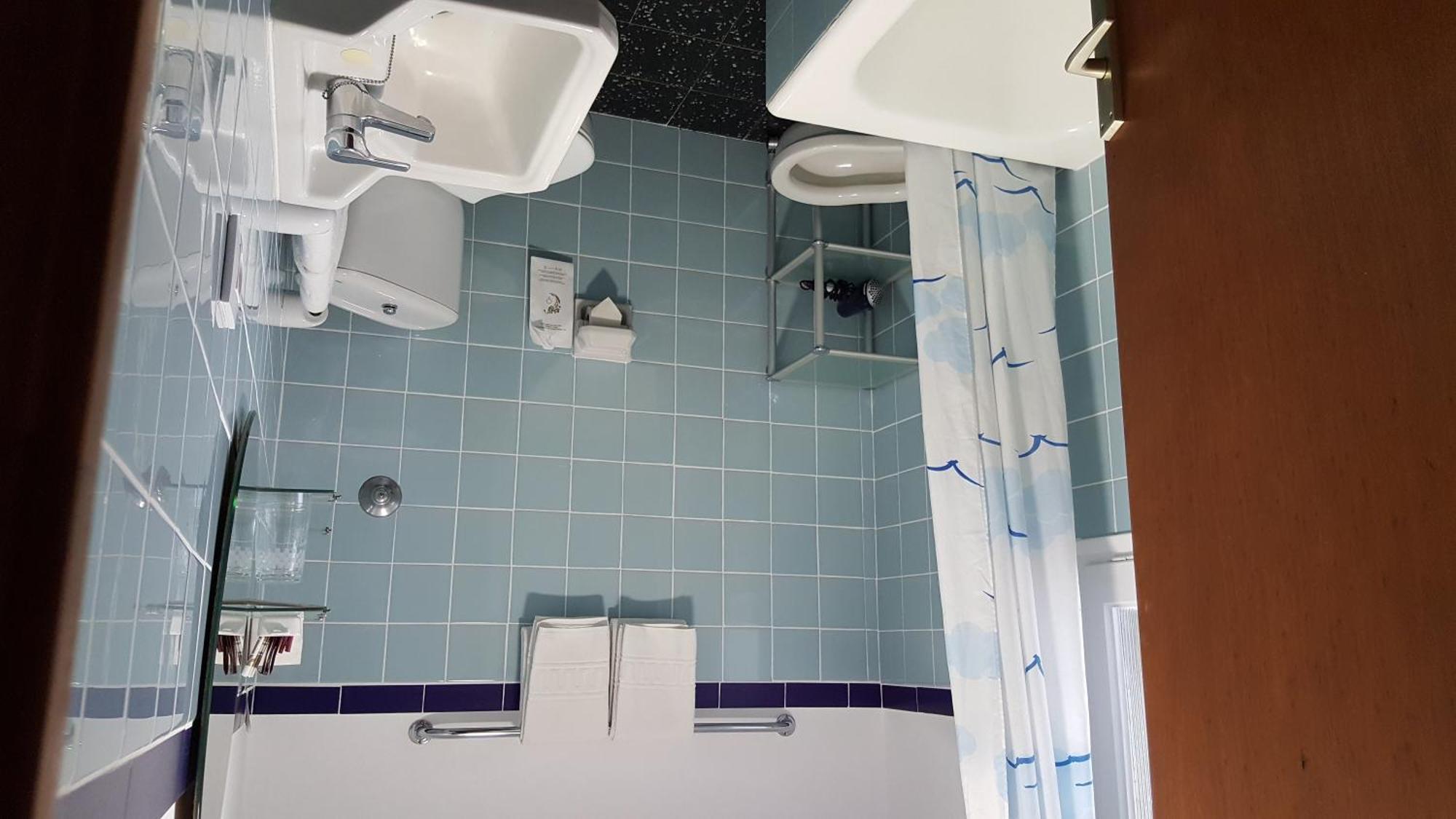 Hostal Residencia Catalina Palamós Buitenkant foto