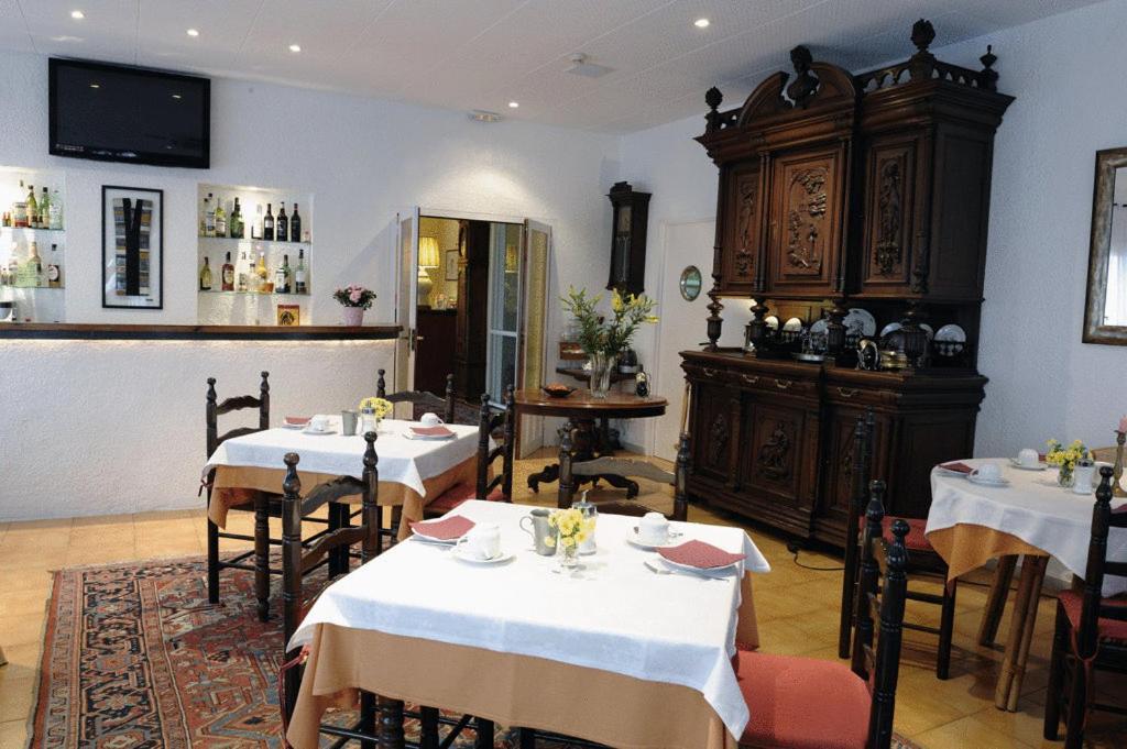 Hostal Residencia Catalina Palamós Buitenkant foto
