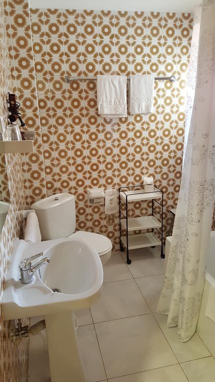 Hostal Residencia Catalina Palamós Buitenkant foto