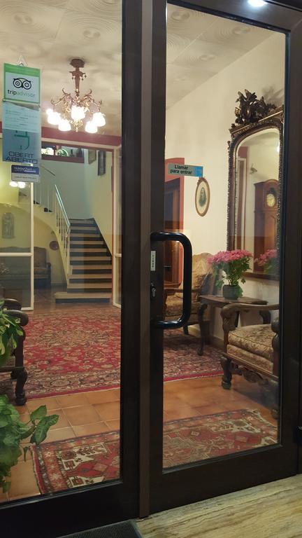 Hostal Residencia Catalina Palamós Buitenkant foto