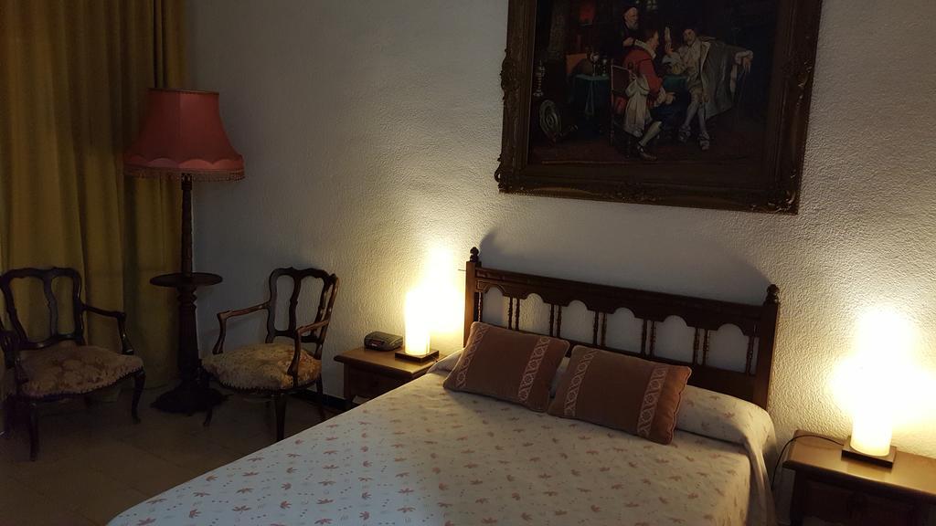 Hostal Residencia Catalina Palamós Buitenkant foto