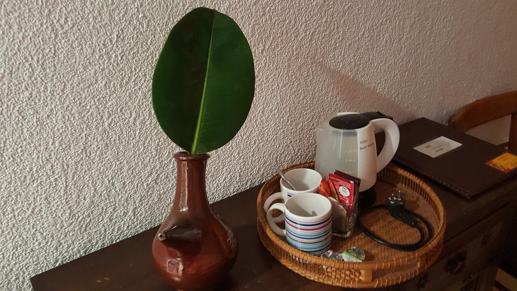 Hostal Residencia Catalina Palamós Buitenkant foto