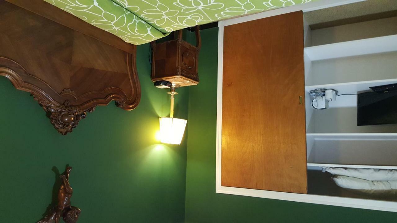 Hostal Residencia Catalina Palamós Buitenkant foto