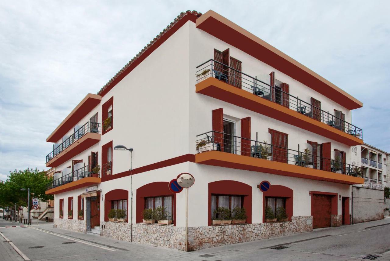 Hostal Residencia Catalina Palamós Buitenkant foto