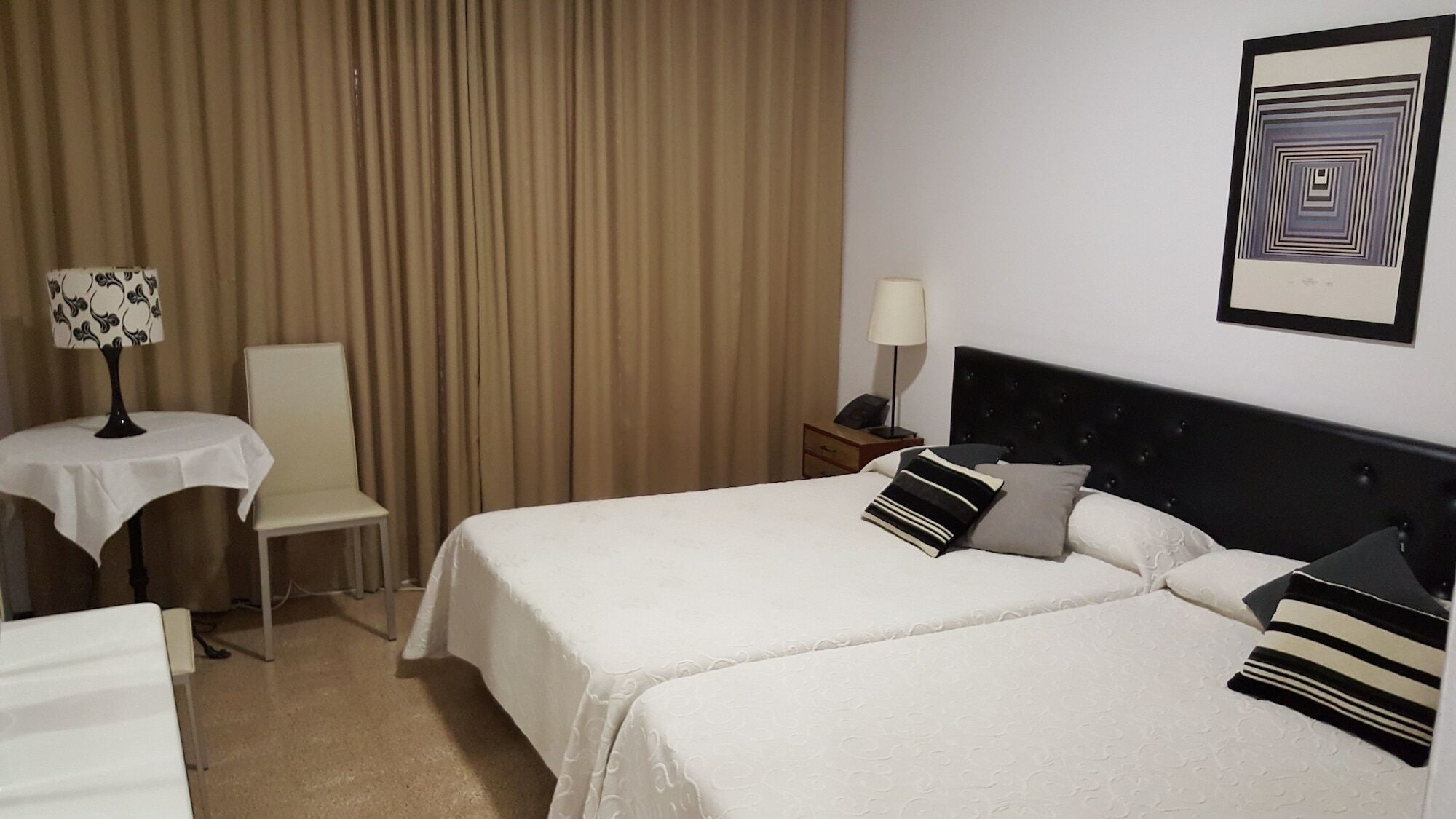Hostal Residencia Catalina Palamós Buitenkant foto