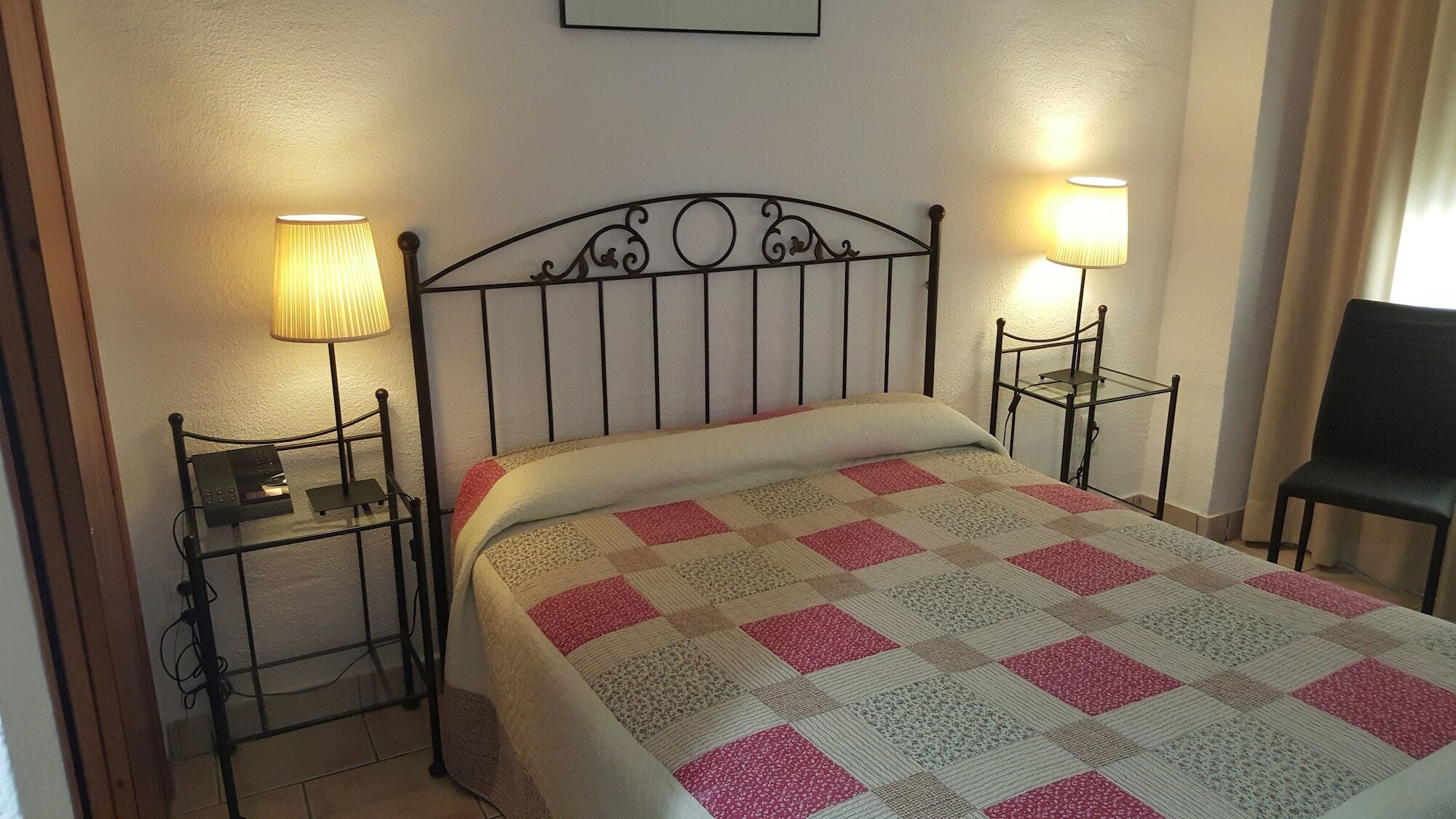 Hostal Residencia Catalina Palamós Buitenkant foto