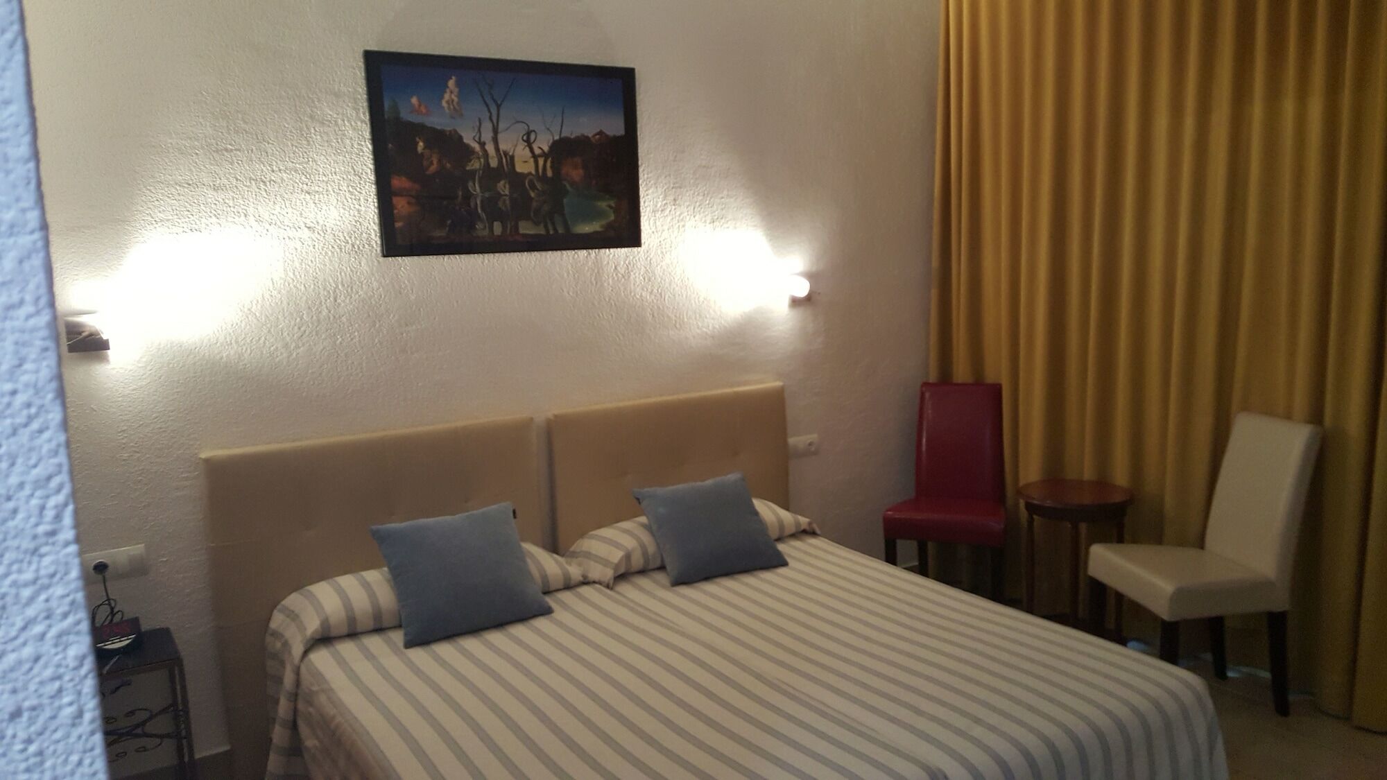 Hostal Residencia Catalina Palamós Buitenkant foto