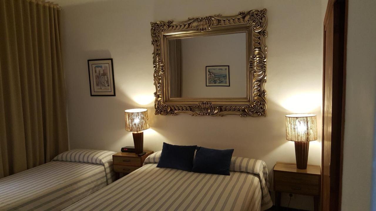 Hostal Residencia Catalina Palamós Buitenkant foto