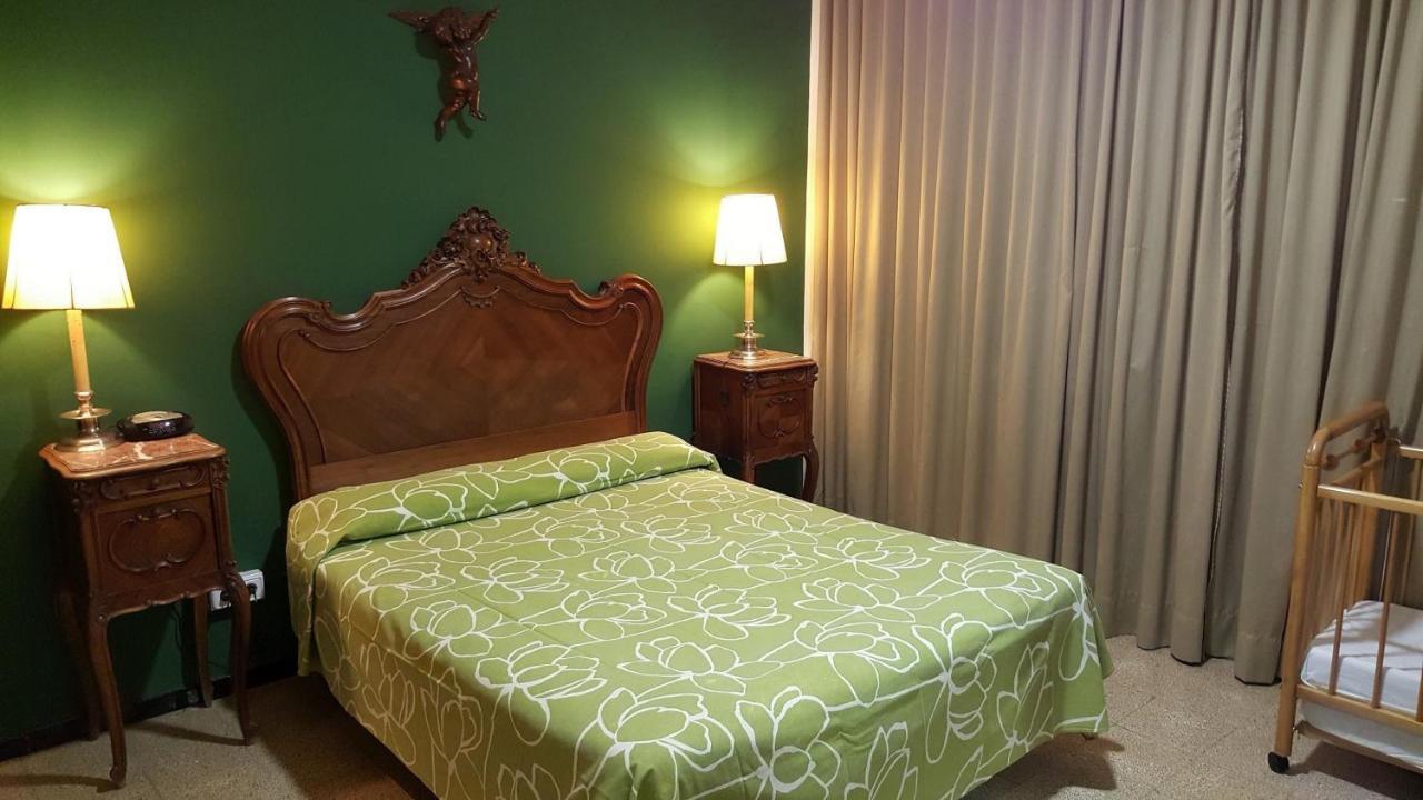 Hostal Residencia Catalina Palamós Buitenkant foto